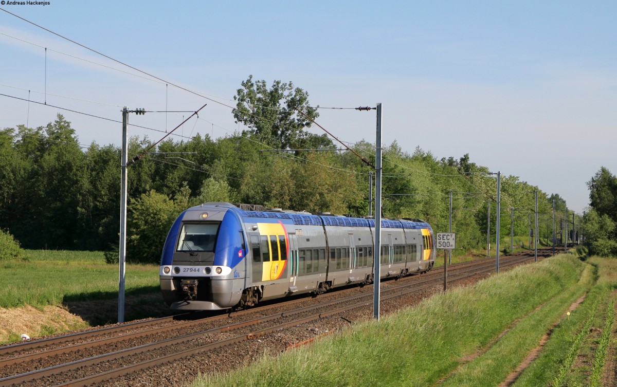 27944 als TER30301 (Metz Ville-Strasbourg) bei Eckwersheim 18.5.15