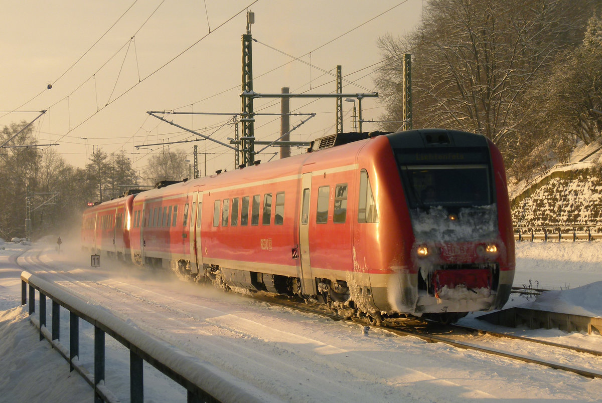 28. Dezember 2010, VT 612 060 fährt als RE 3482 Lichtenfels - Saalfeld in Kronach ein.