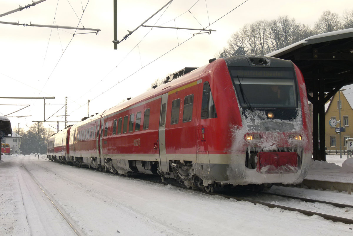 28. Dezember 2010, VT 612 096 fährt als RE 3484 Lichtenfels - Saalfeld. Hier hält er in Kronach.