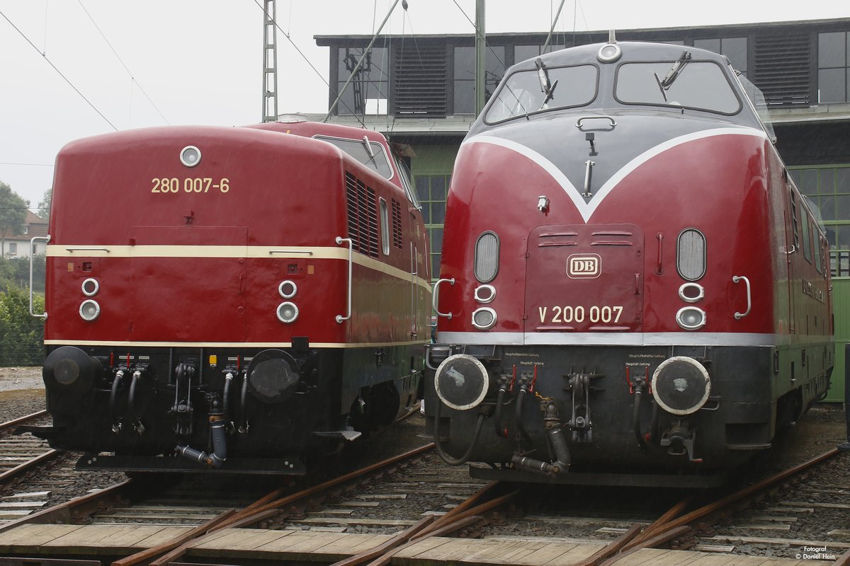 280 007-6 und V 200 007 in Altenbeken, am 02.07.2017.