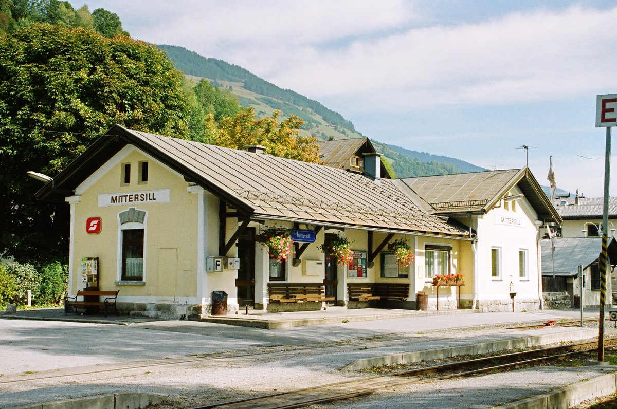 28.09.2003	Bahnhof Mittersill an der Schmalspurbahn von Zell am See nach Krimml, der Pinzgauer Bahn.
