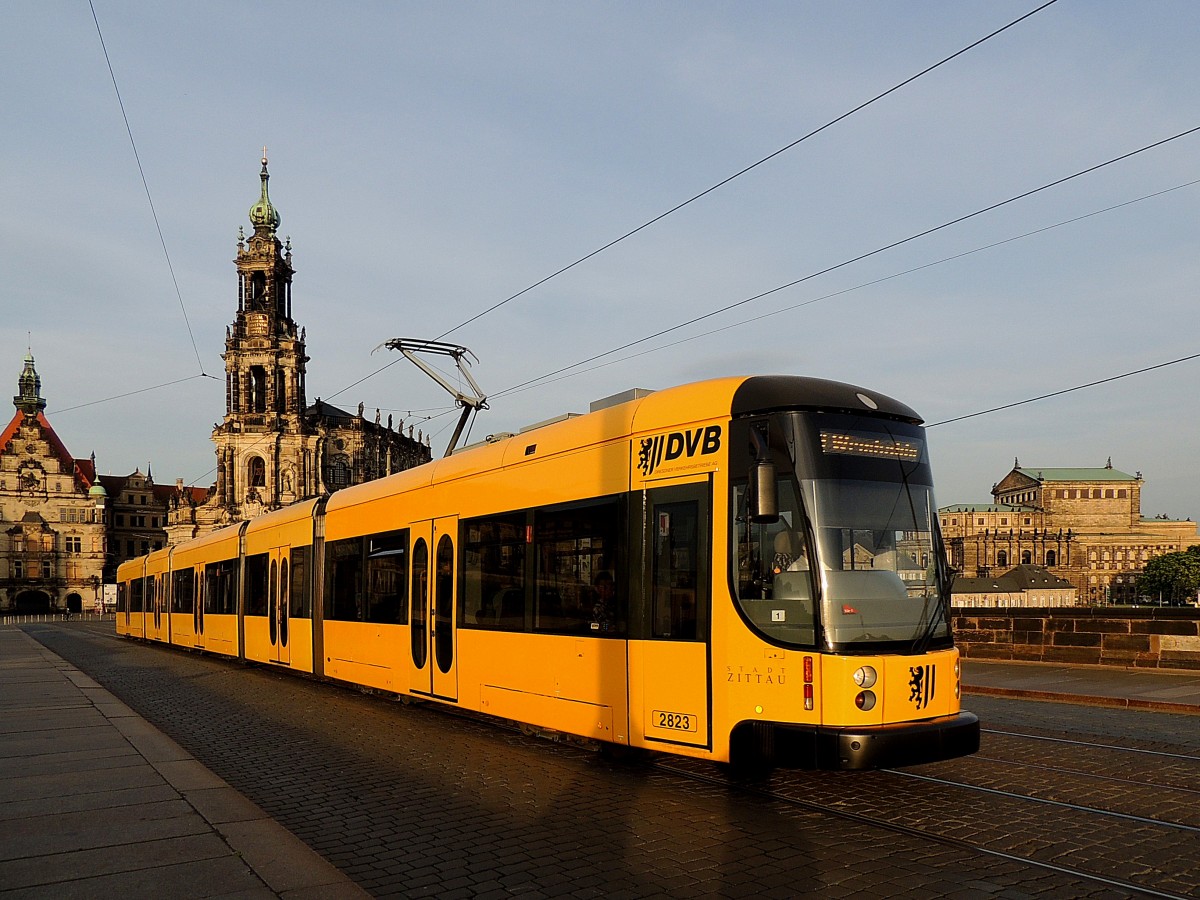 2823(Stadt Zittau) auf der Augustusbrücke als L4 mit Kurs auf Weinböhla in DRESDEN; 140610