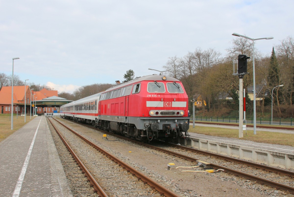 28.3.2015 Heringsdorf. Usedom-Express als RB 29490 mit 218 835 nach Züssow bereitgestellt. Lt. Tfzf das letzte Jahr für die 218.
