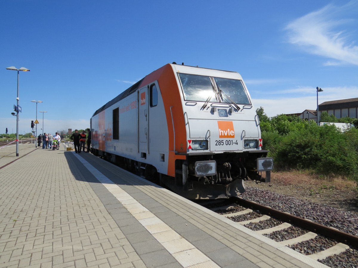285 001 4 am 31.05.2014 im Bahnhof von Halberstadt 