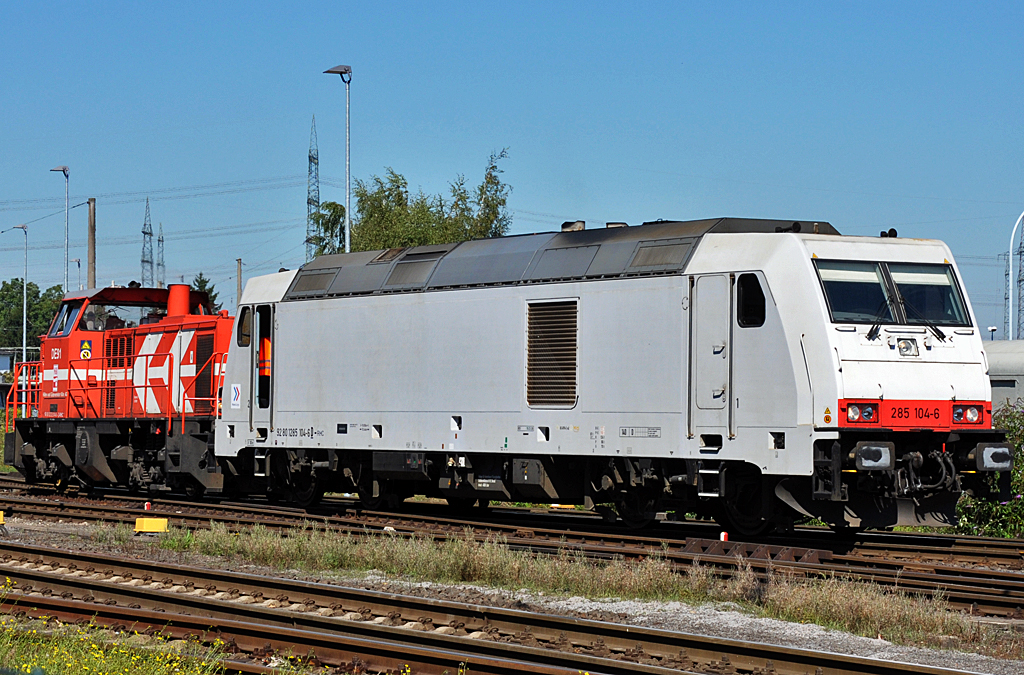 285 104-6 und MaK DE 1002 der HGK in Brhl-Vochem - 05.09.2013