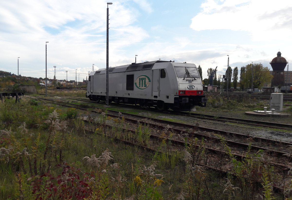 285 108-7 Traxx DE der ITL vor dem BW in Gera abgestellt am 18.10.2019.