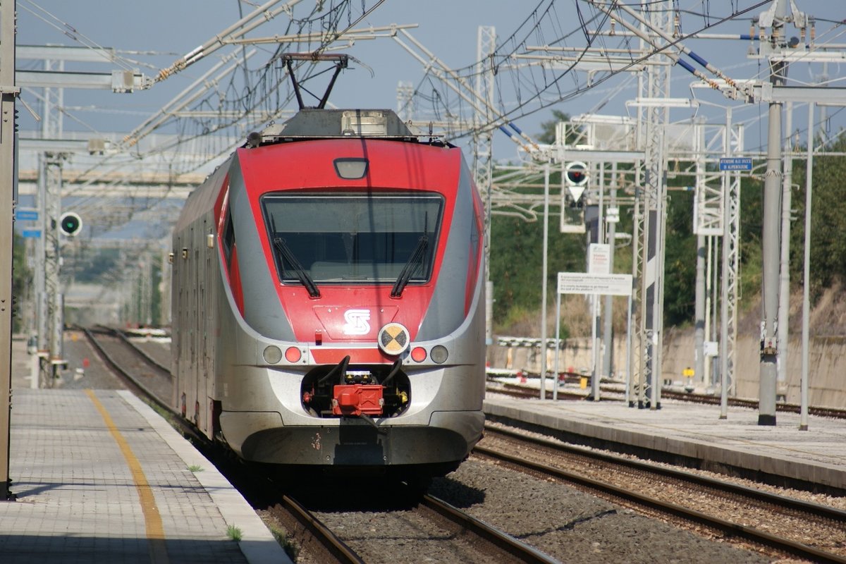 29 august 2009 : electromotive Minuetto series ALe 501.704 of Ferrovia Sangritana departs from Porto di Vasto 