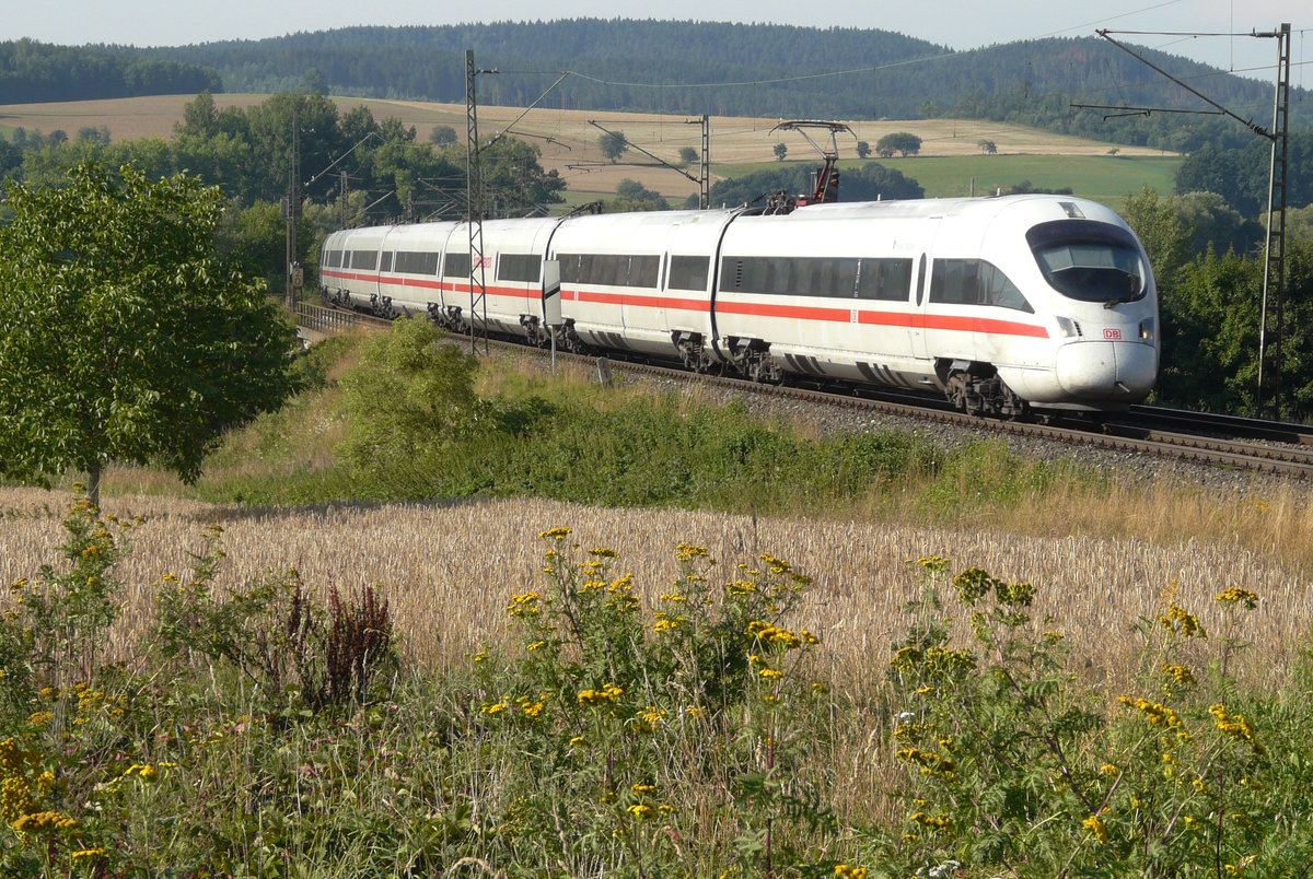29. Juli 2008, in der Zettlitzer Kurve beginnt ICE  Plauen im Vogtland  (Tz 1118) als ICE 1612 München Hbf — Berlin Gesundbrunnen seine Fahrt über den Frankenwald 
