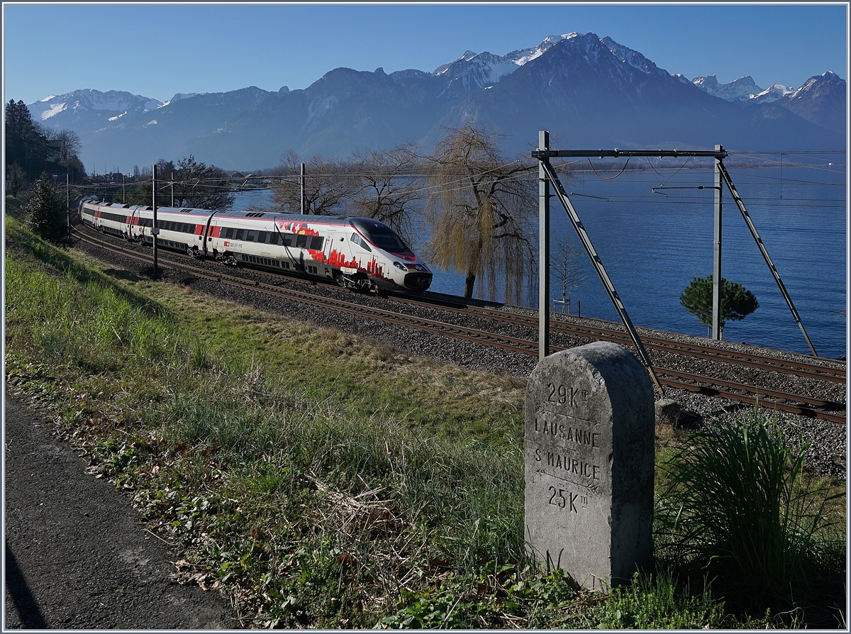 29 km bis Lausanne, 25 km bis St-Maurice verkündet ein alter Kilometerstein auf der Strasse nach Villeneuve, während am See der RABe 503 022-7  Johann Wolfgang von Goethe  von seiner Italien Reise gezeichnet, Genève zustrebt.

7. Feb. 2020