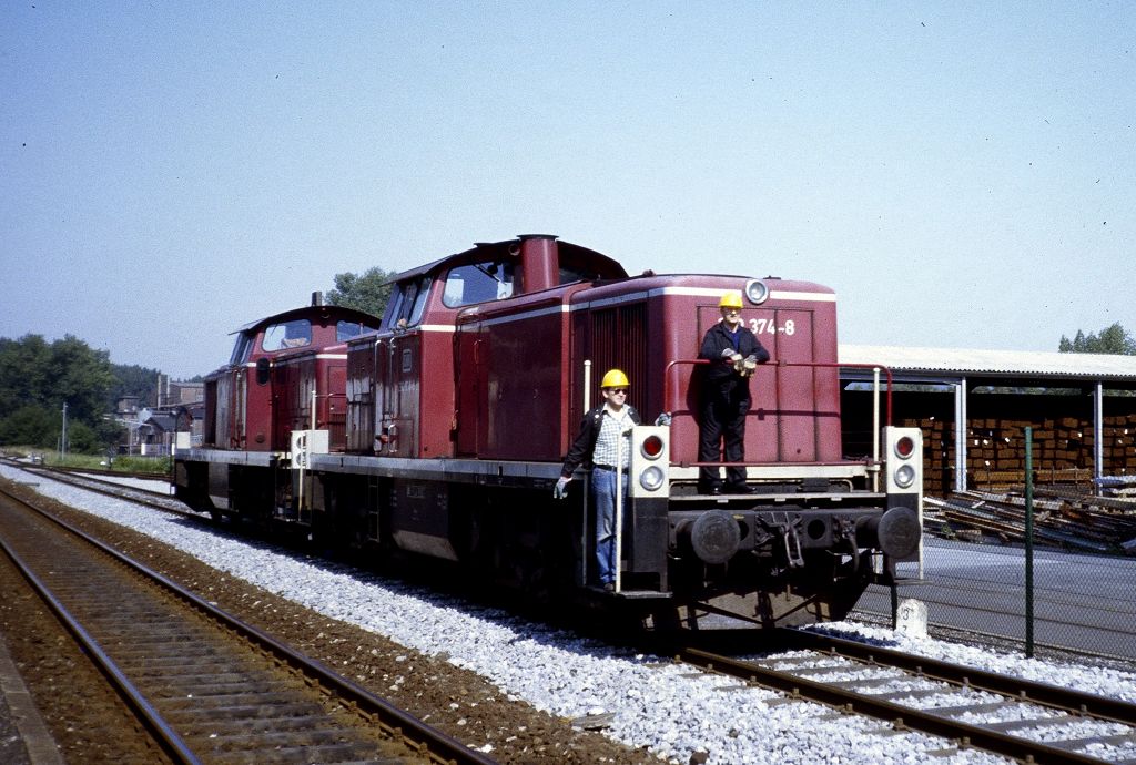290 374 und 105 im Juni 1983 in Lendringsen nach Umsetzen ins Werksgleis der Kalkwerke.