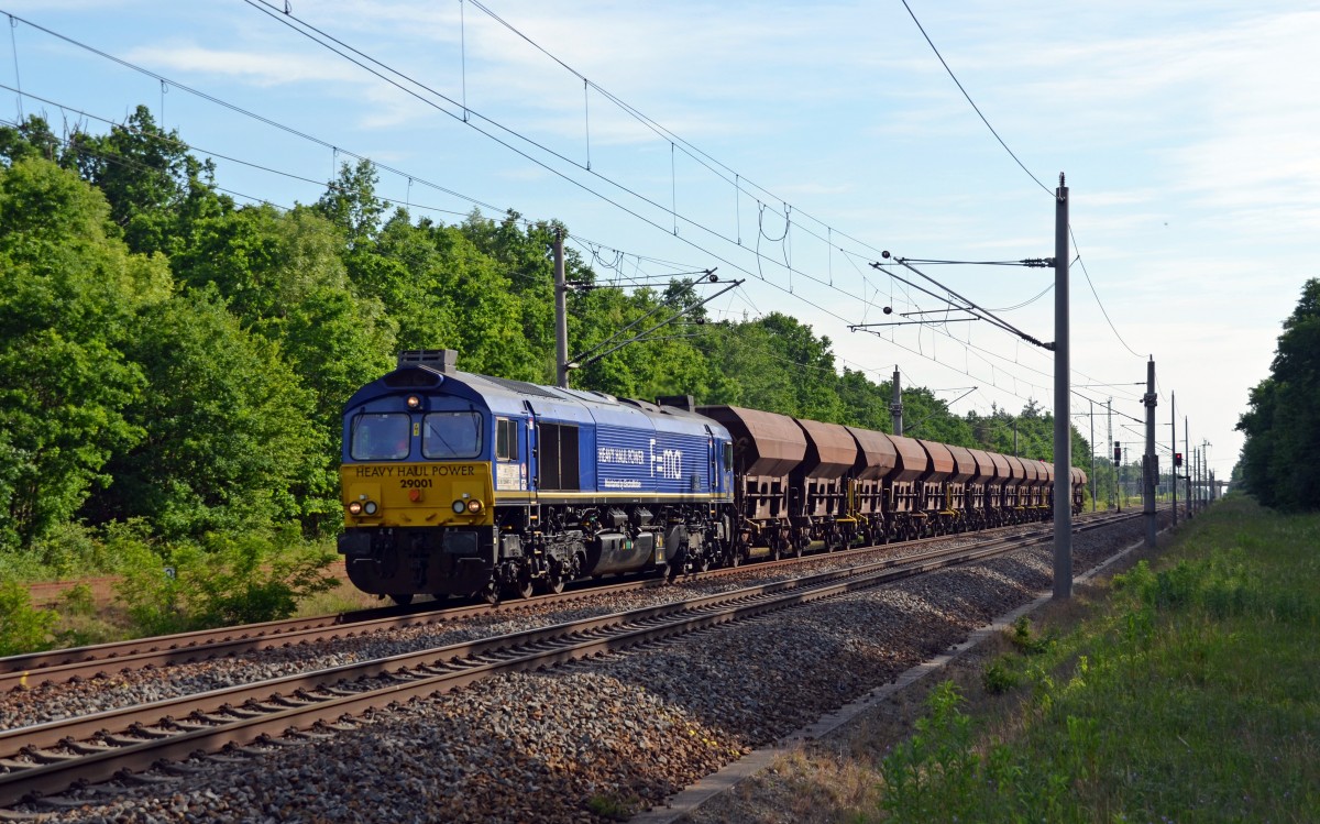 29001 der HHPI führte am 10.06.15 einen Schüttgutzug durch Burgkemnitz Richtung Bitterfeld.