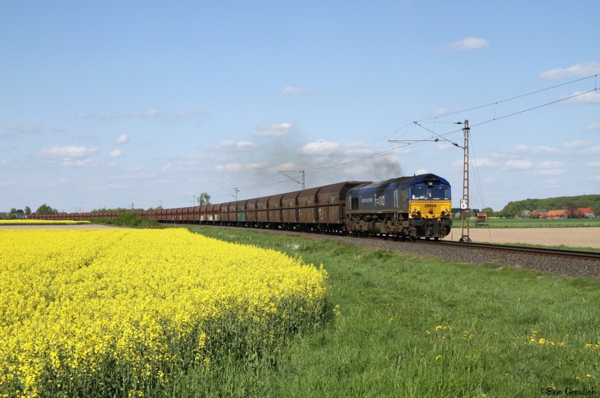 29004 mit einem Kohlezug am 02.05.15. bei Frille.