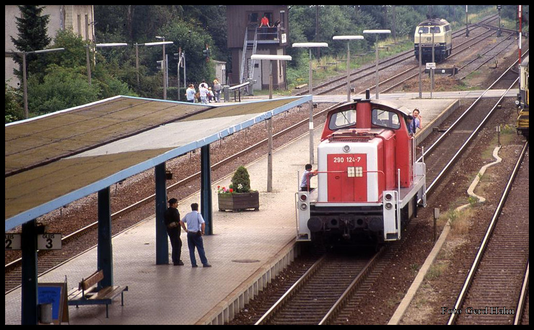 290124 hatte bei der Vorbereitung des Bahnhofsfestes in Sinsheim am 26.6.1993 einige Rangierarbeiten zu leisten.