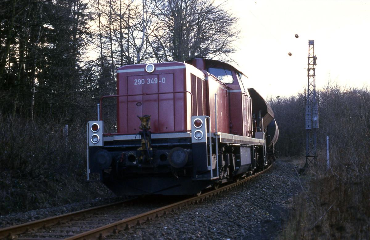 290349 mit Güterzug aus Dissen am 18.3.1988 auf dem  Haller Willem  in Osnabrück Hörne.