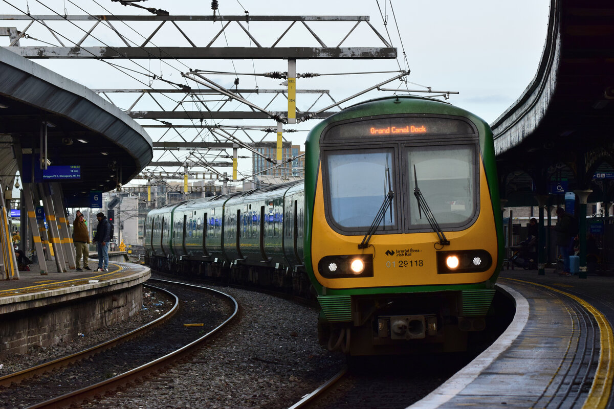 29118 fährt in Connolly ein. Nach kurzem Aufenthalt fährt der Zug weiter bis Grand Canal Docks.

Dublin 10.01.2025