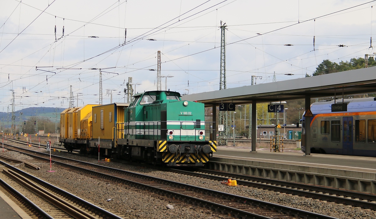 293 006 (V100.02) der HGB mit Bauwagen in Fahrtrichtung Süden. Aufgenommen am 23.03.2014 in Eichenberg.