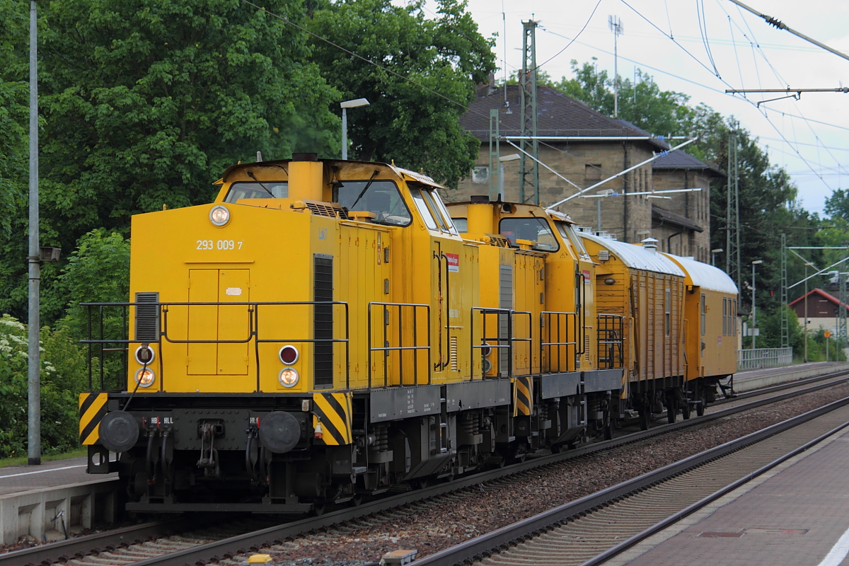 293 009-7 + 293 008-9 Bahnbau Gruppe in Hochstadt/ Marktzeuln am 06.06.2012.