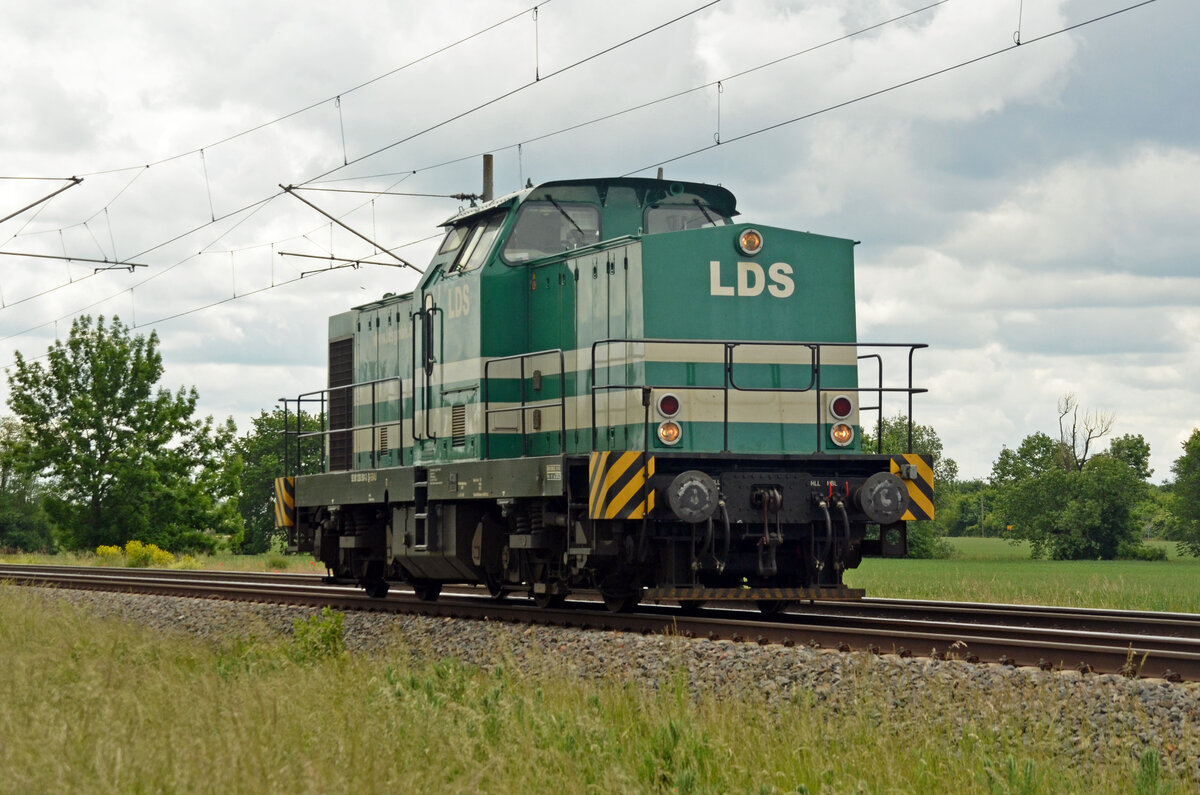 293 501 von Schweerbau rollte am 29.05.22 noch im Farbkleid des Vorbesitzers LDS ohne Anhang durch Braschwitz Richtung Magdeburg.