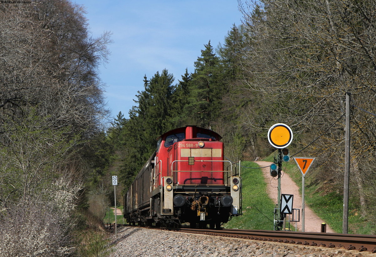 294 588-9 mit dem EK 55838 (Neustadt(Schwarzw)-Villingen(Schwarzw)) bei Löffingen 12.4.17