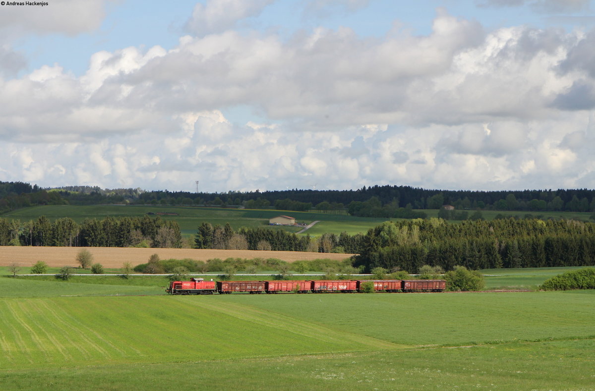 294 588-9 mit dem EK 55840 (Deißlingen-Villingen(Schwarzw)) bei Deißlingen 15.5.17