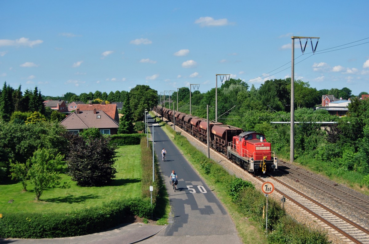 294 605-1 fuhr am 11.06.2014 mit dem Kieszug von Nüttermoor nach Leer, hier in Leer.