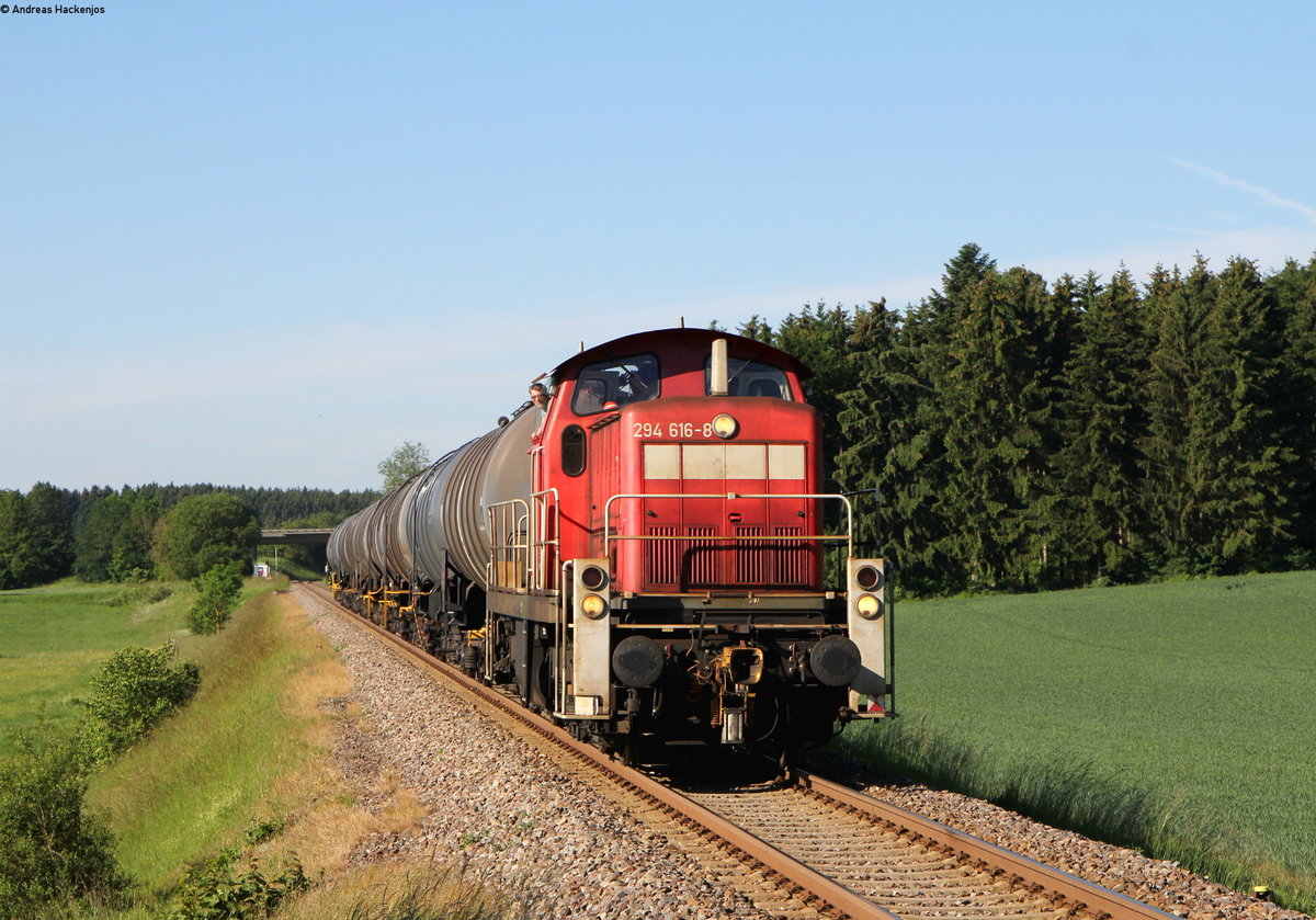294 616-8 mit dem GC 60242 (Karlsruhe Raffinerie-Rammelswiesen) bei Zollhaus 19.6.19