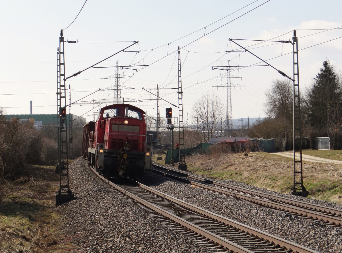 294 620-0 fährt hier am 11.03.15 durch Neu-Ulm.