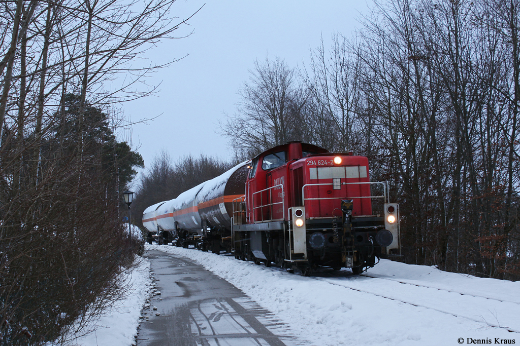 294 624 ist am 30.01.2015 mit der Übergabe auf der gut 5 Kilometer langen Strecke von Geretsried nach Wolfratshausen unterwegs.