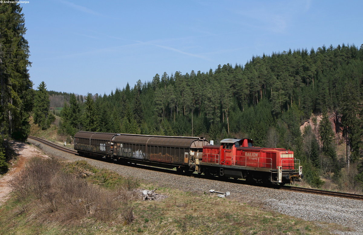 294 629-1 mit dem EK 55837 (Villingen(Schwarzw)-Neustadt(Schwarzw)) bei Rötenbach 20.4.18