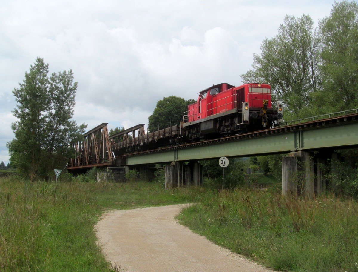 294 635-8 mit Übergabe Schlüsselfeld - Bamberg am 16. August 2014 auf der Regnitzbrücke zwischen Pettstadt und Strullendorf.