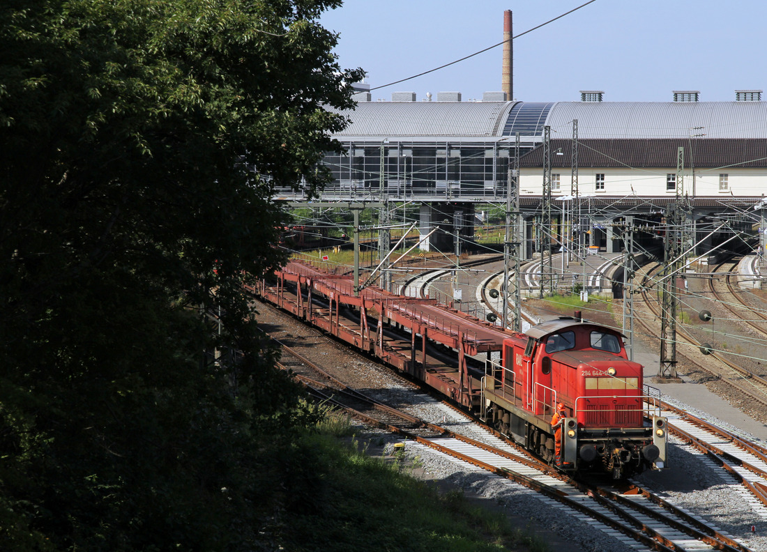 294 644 wurde bei Rangierarbeiten im Darmstädter Hauptbahnhof am 29. August 2017 fotografiert.