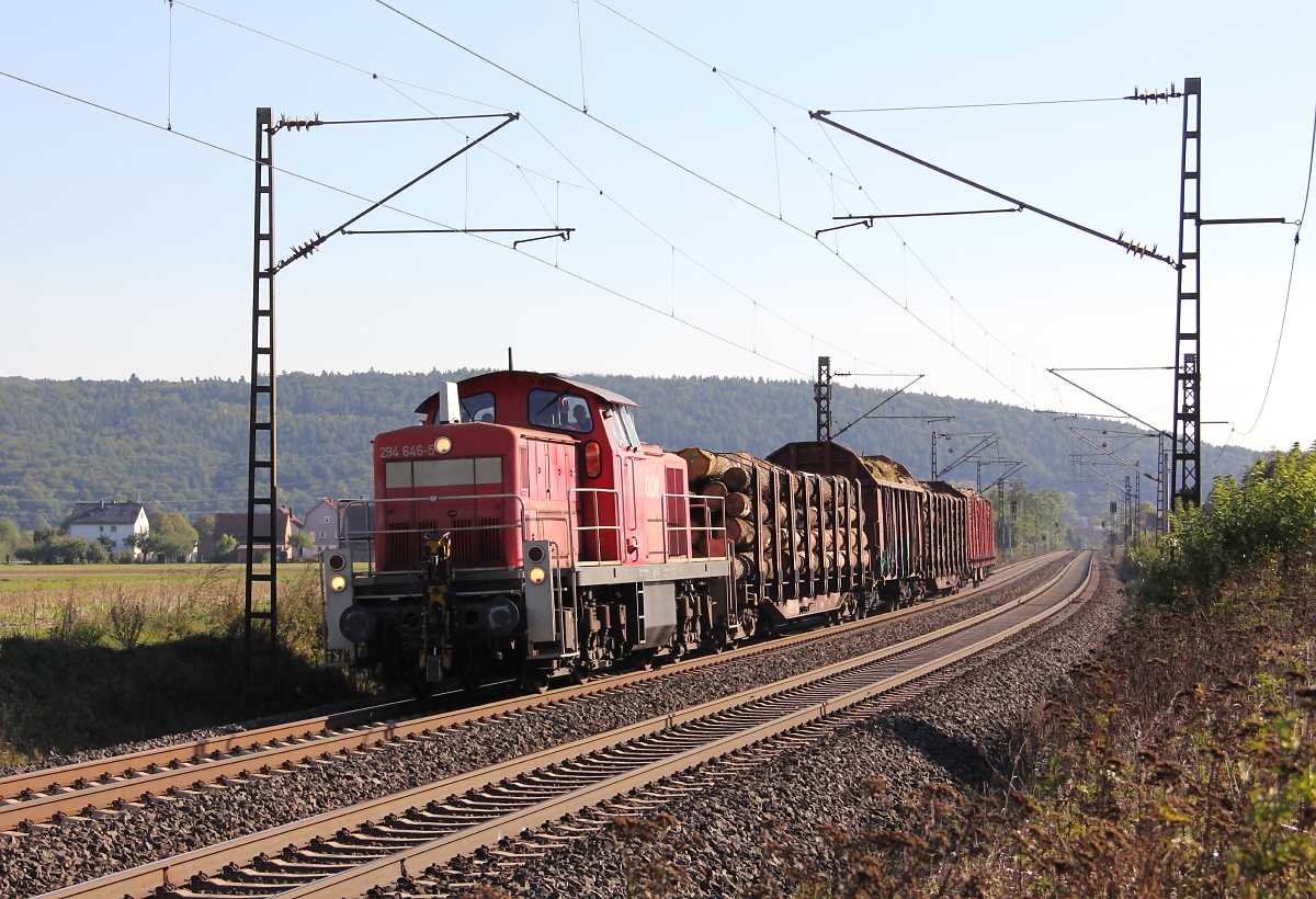294 646-5 mit Übergabe aus Bad Hersfeld kommend in Richtung Bebra. Aufgenommen am 29.09.2013 zwischen Mecklar und Ludwigsau-Friedlos.