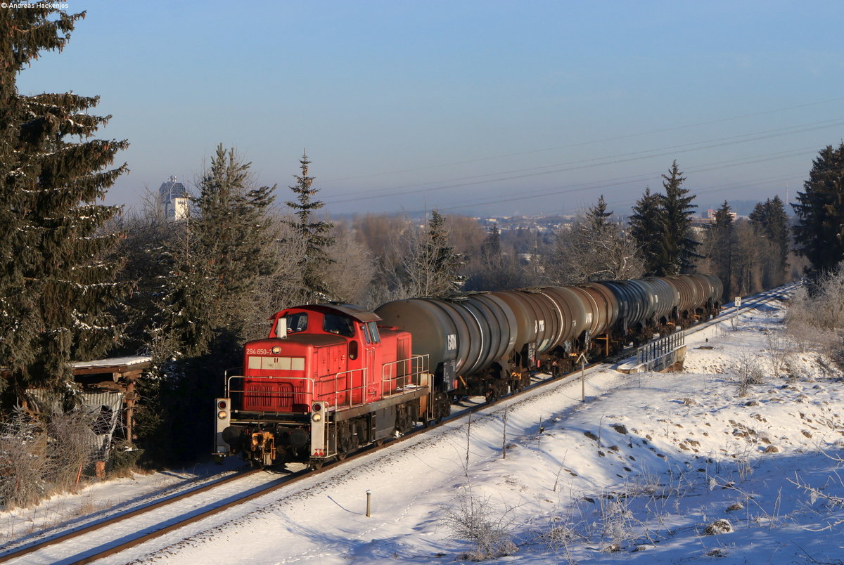 294 650-7 mit dem GAGC 60242 (Karlsruhe Raffinerie-Rammelswiesen) bei Marbach 12.2.21