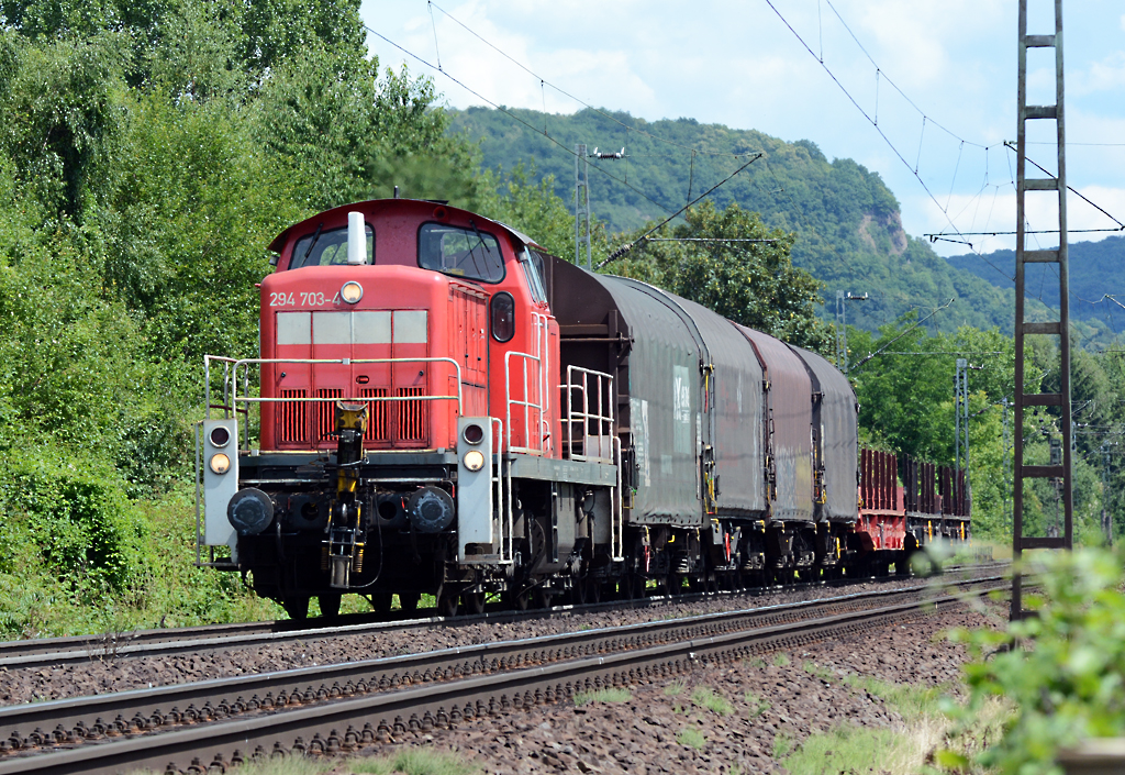 294 703-4 mit Güterwagen durch Bonn-Beuel - 26.06.2014