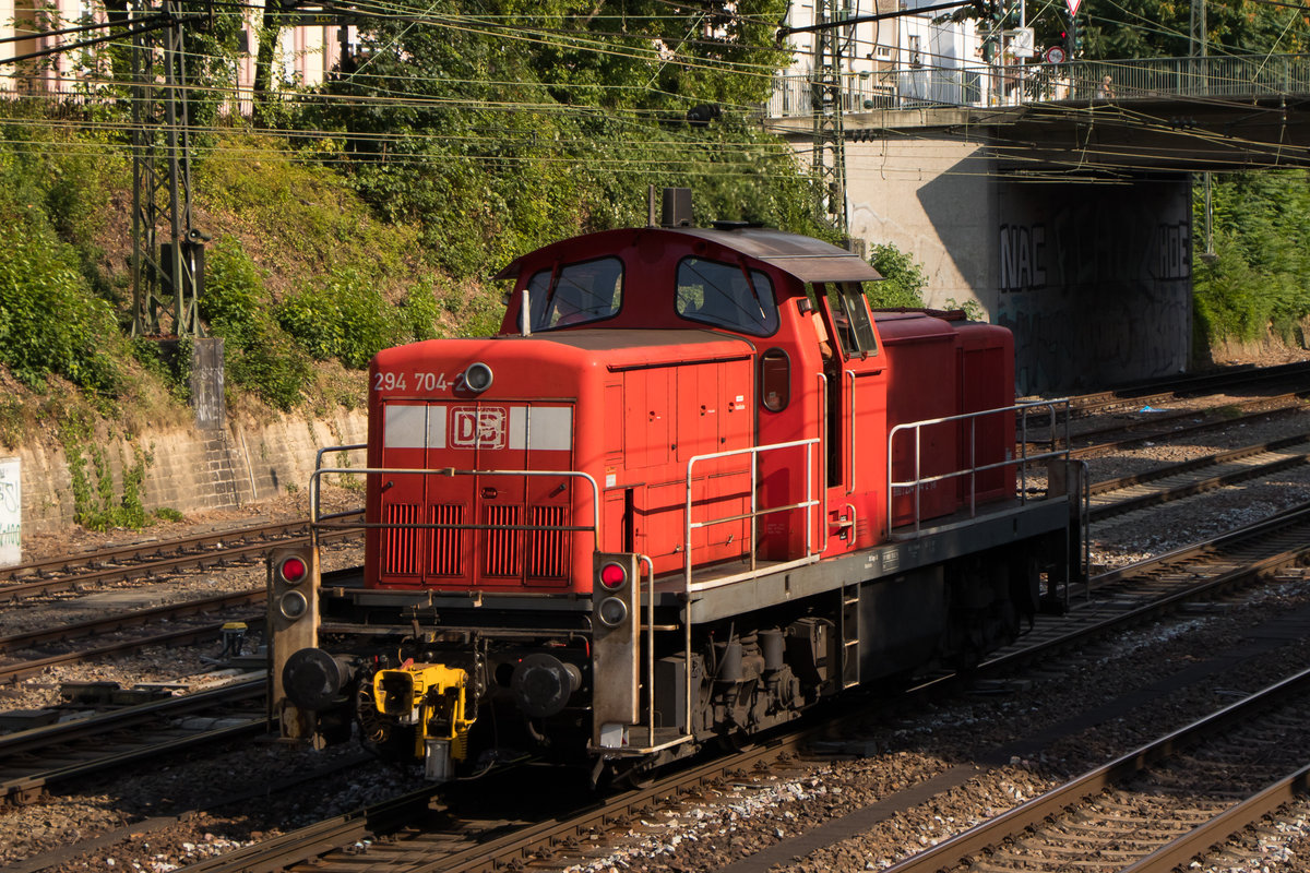294 704-2 allein auf weiter Flur. Abgelichtet am 15. Juli 2018 in Offenburg. 