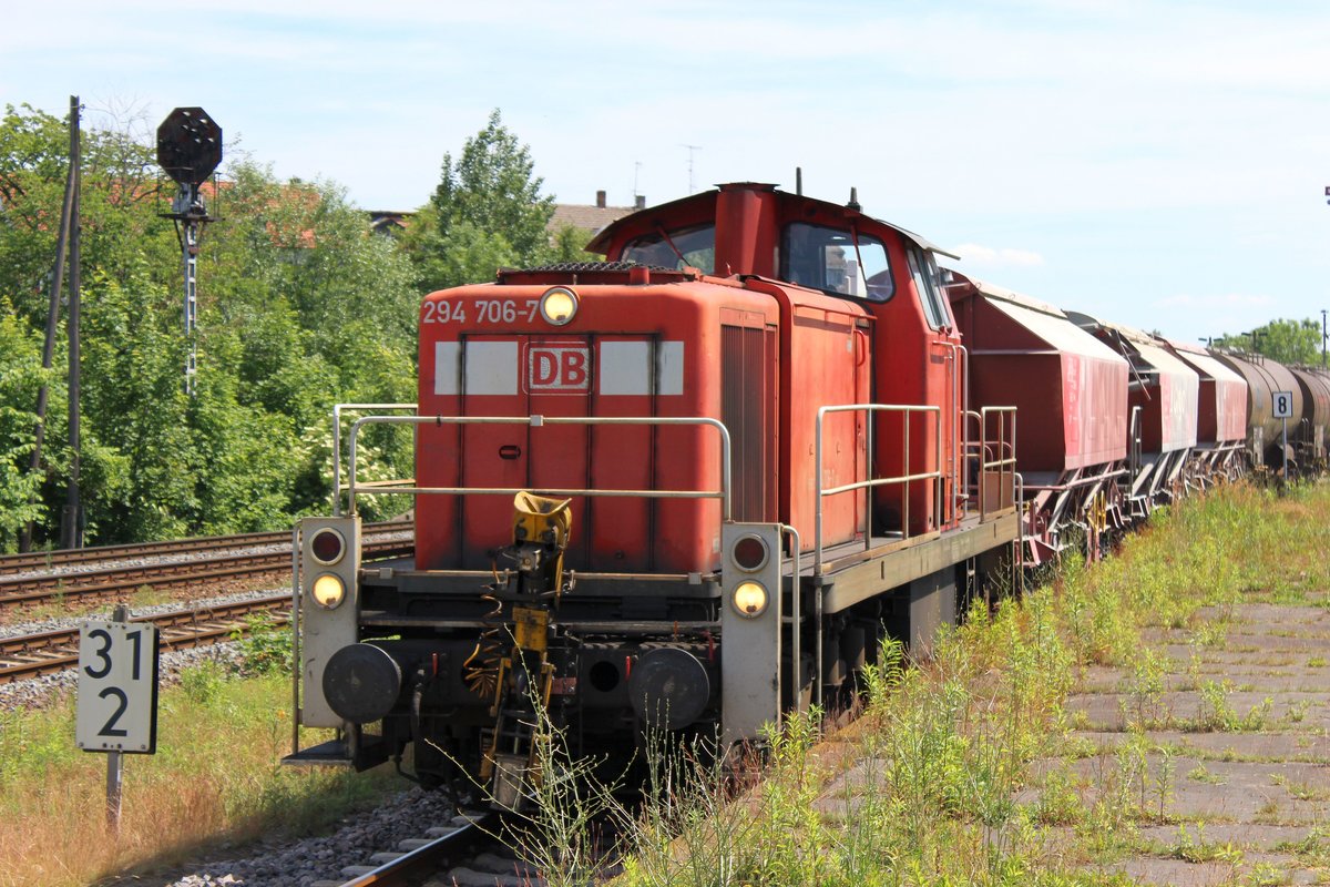 294 706-7 rangiert am 7. Juni 2016 im Bahnhof Zeitz. Zeitz liegt am der KBS 550 zwischen Gera und Leipzig.