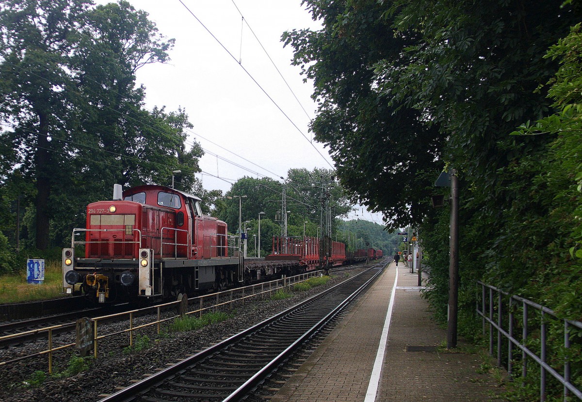 294 727-3 DB kommt mit Kurzen Güterzug aus Stolberg-Hbf(Rheinland) nach Herzogenrath  und fährt durch Kohlscheid und fährt in Richtung Herzogenrath.
Bei Regenwetter am Nachmittag vom 13.7.2015.