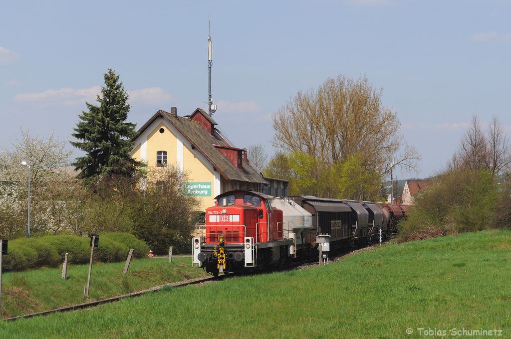 294 729 (98 80 3294 729-9 D-DB) mit EK56937 am 26.04.2013 in Amberg Ortsteil Neumühle (Strecke Amberg - Schnaittenbach)