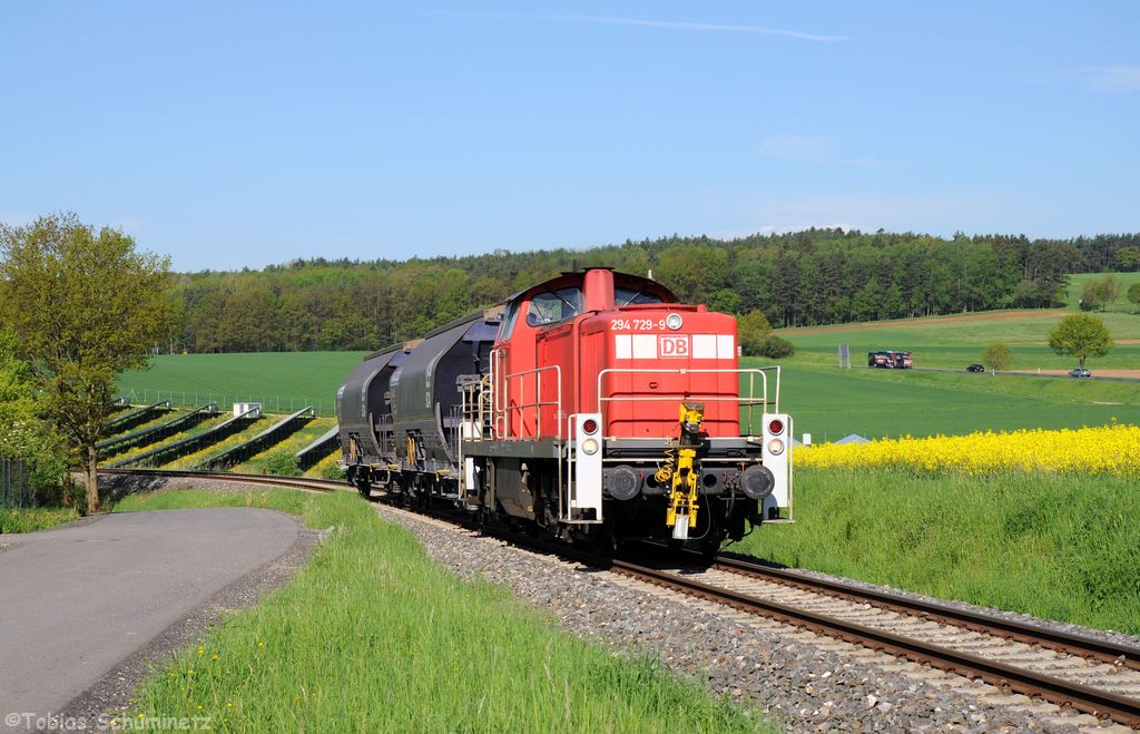 294 729 (98 80 3294 729-9 D-DB) mit EK56930 am 15.05.2013 bei Gebenbach (Strecke Amberg - Schnaittenbach)