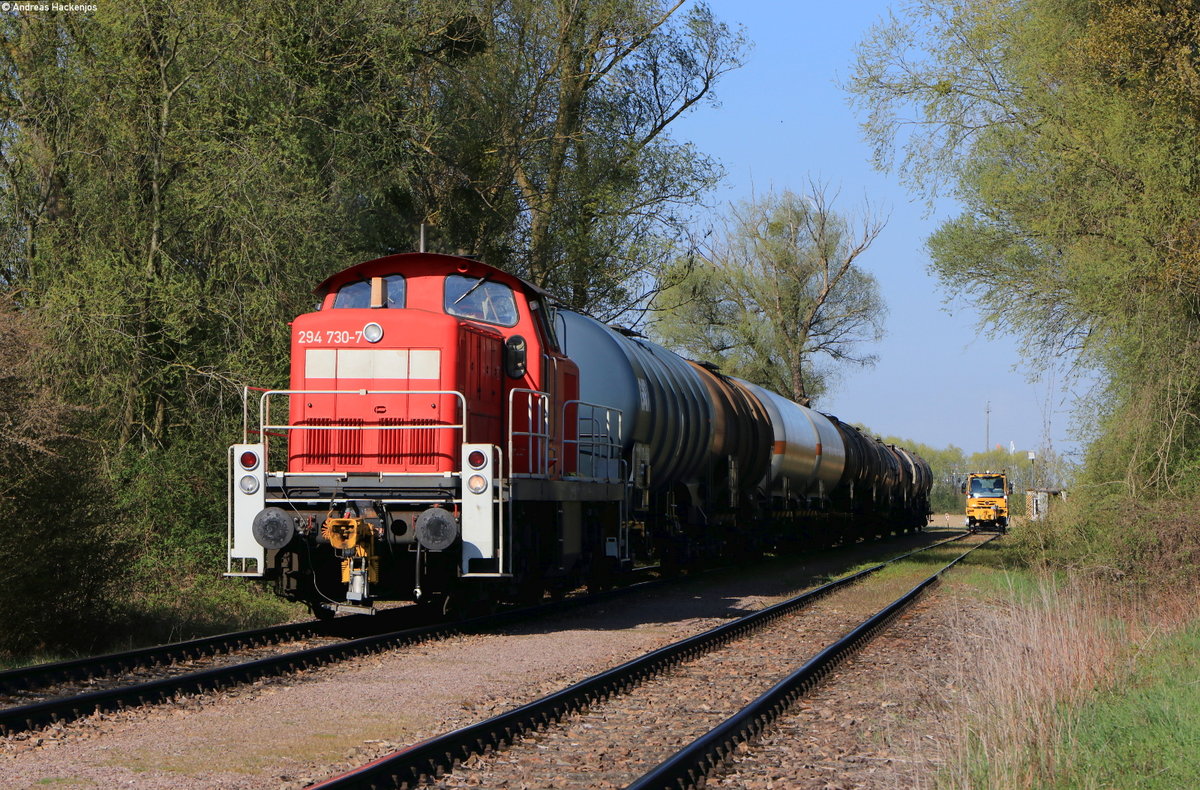 294 730-7 mit der Übergabe nach Bühl in Greffern 14.4.21