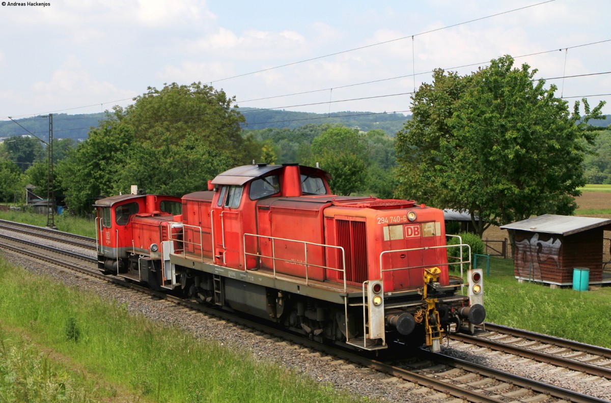 294 740-6 und 335 122-8 als T ***** (Offfenburg Gbf-Freiburg(Brsg)Hbf) bei Kollmarsreute 21.5.15