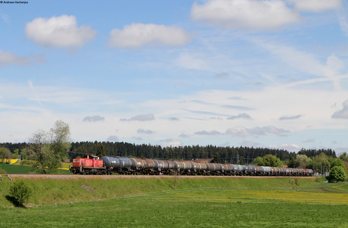 294 746-3 mit dem GC 60245 (Rammelswiesen-Villingen(Schwarw)) bei Zollhaus 22.5.19