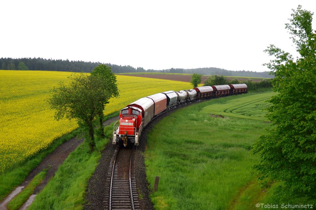 294 747 (98 80 3294 747-1 D-DB) mit EK56937 am 31.05.2013 bei Hirschau (Strecke Amberg - Schnaittenbach)