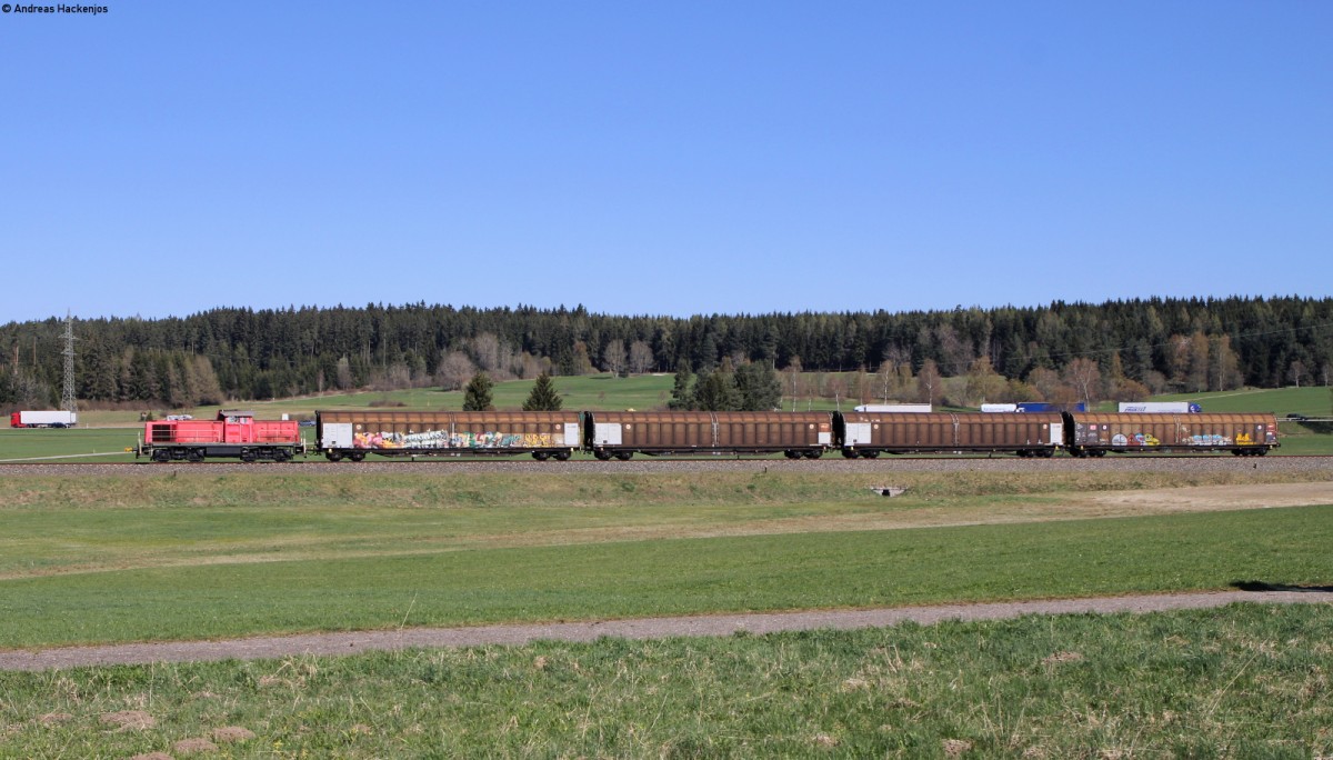 294 752-1 mit dem EK 55837 (Villingen(Schwarzw)-Neustadt(Schwarzw)) bei Rötenbach 17.4.14