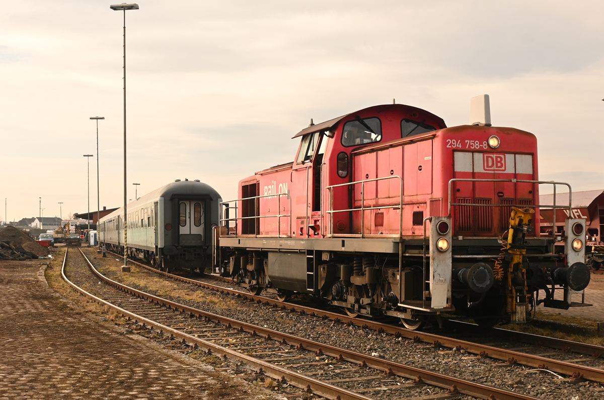 294 758-8 Rail On im Bf Euskirchen - 08.02.2025