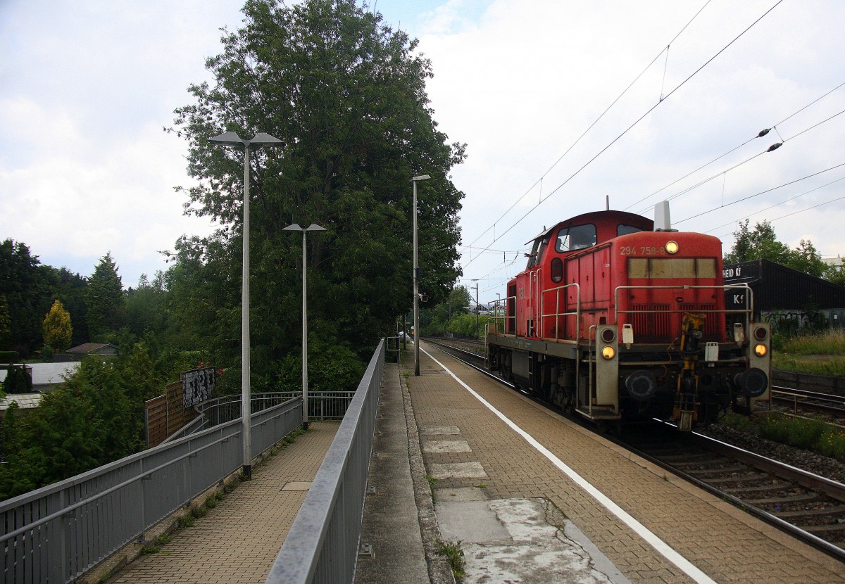 294 758-8 von Railion kommt als Lokzug die Kohlscheider-Rampe hoch aus Richtung Herzogenrath und fährt in Richtung Aachen-West und fährt durch Kohlscheid in Richtung Richterich,Laurensberg,Aachen-West. 
Bei Sonne und Regenwolken am 30.7.2015.