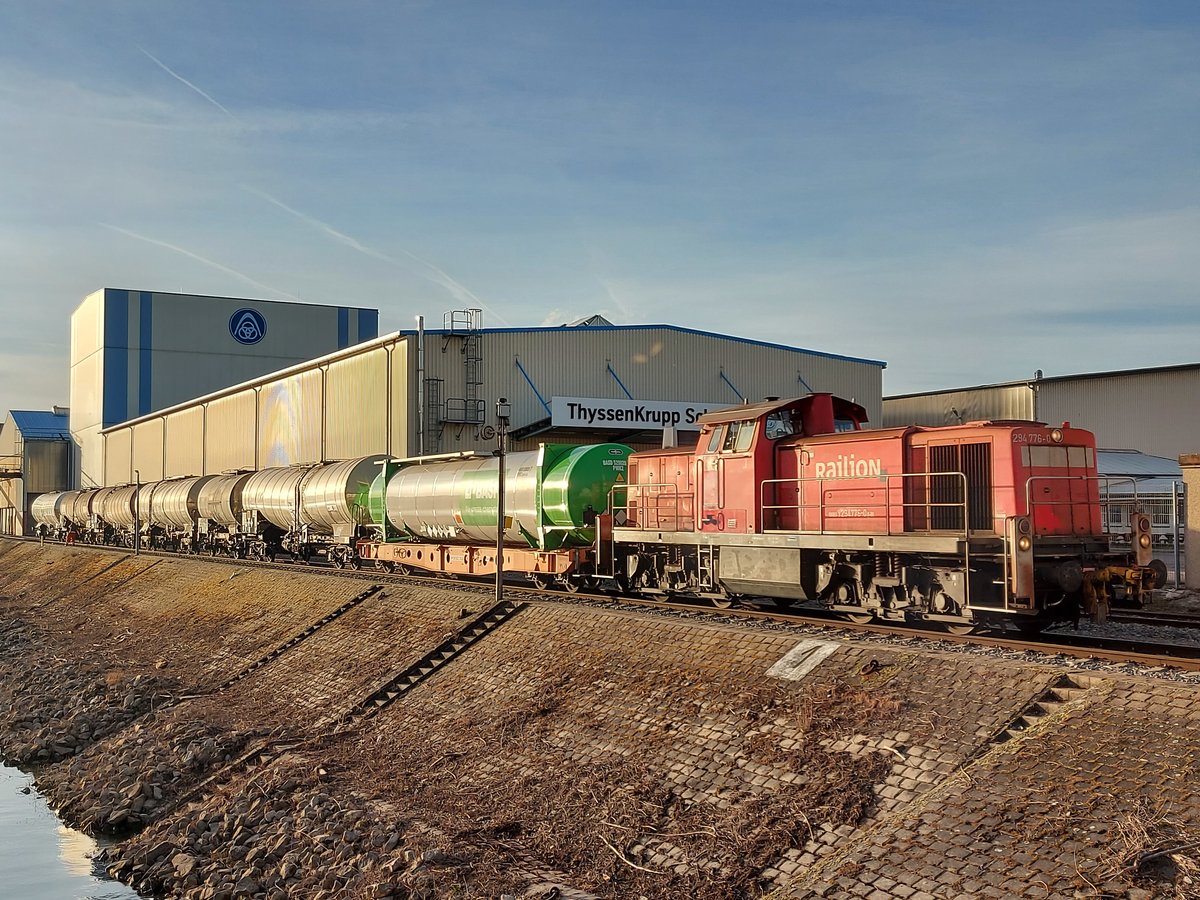 294 776-0 am 22.02.2021 gegen 17:00 Uhr im Hafen Mannheim-Rheinau. 