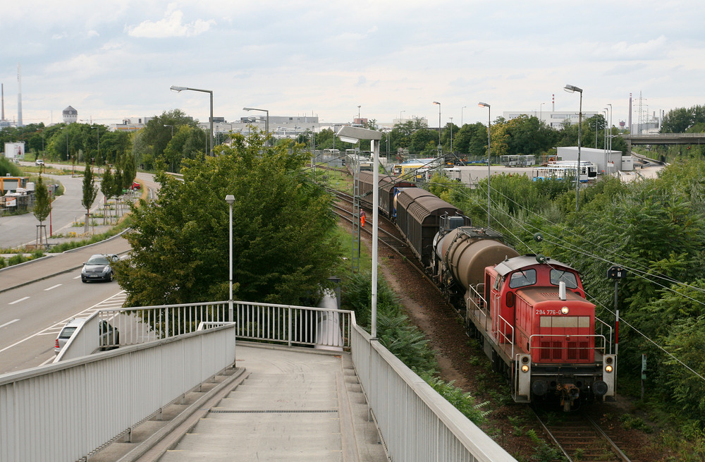 294 776 wurde bei Rangierarbeiten im Mannheimer Industriebahnhof von einer Fußgängerbrücke aus aufgenommen.
Aufnahmedatum: 2. August 2012