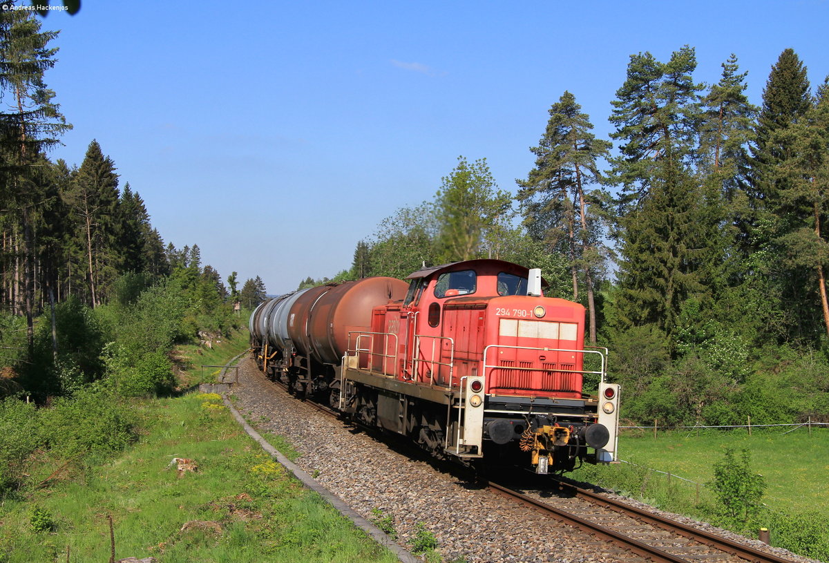 294 790-1 mit dem GC 68311 (Villingen-Rammelswiesen) bei Zollhaus 16.5.20
