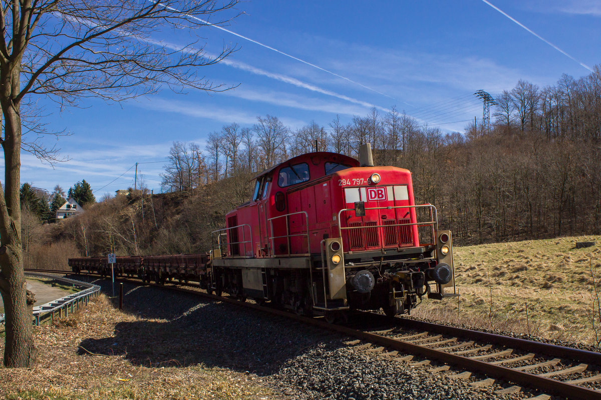 294 797-6 am 7. April 2018 auf der Fahrt nach Plauen Zellwolle aus Richtung Plauen unterer Bahnhof kommend. 